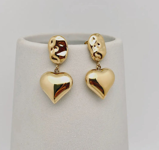 Mini heart earrings.